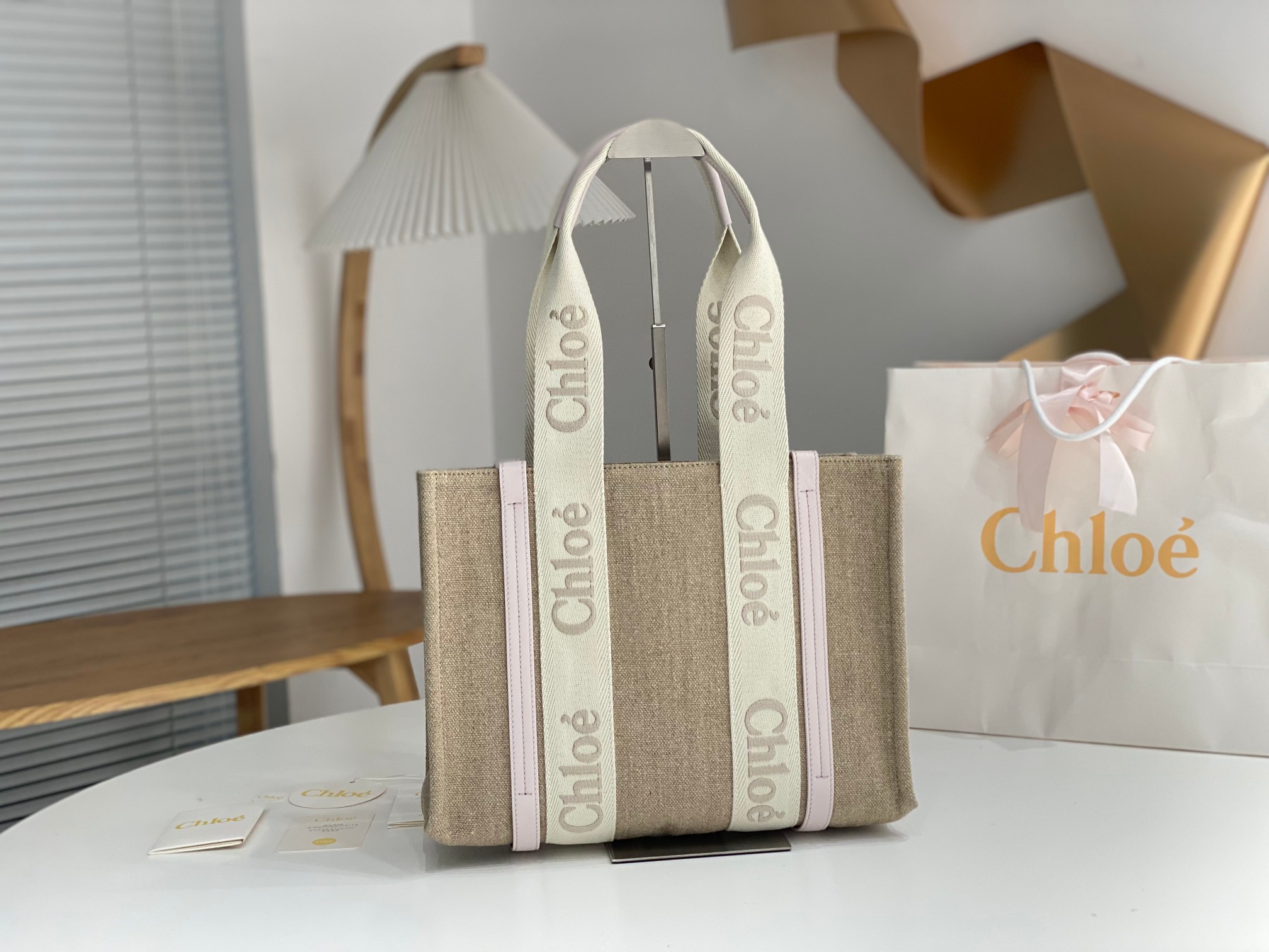 Chloe Medium Woody Tote Bag In Linen